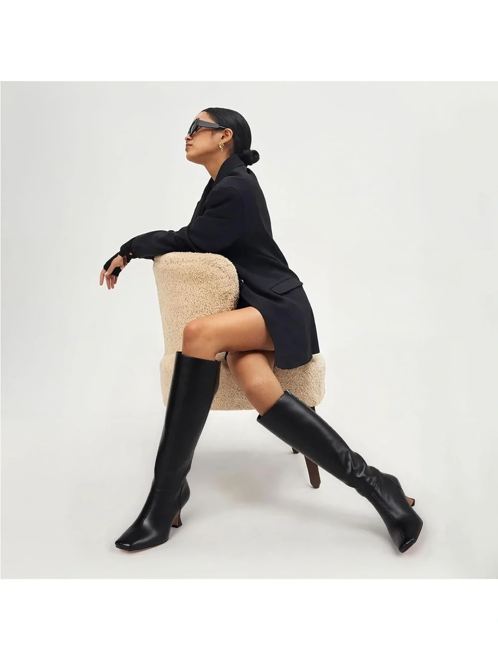 Vomira Women's Black Knee-High Leather Boot